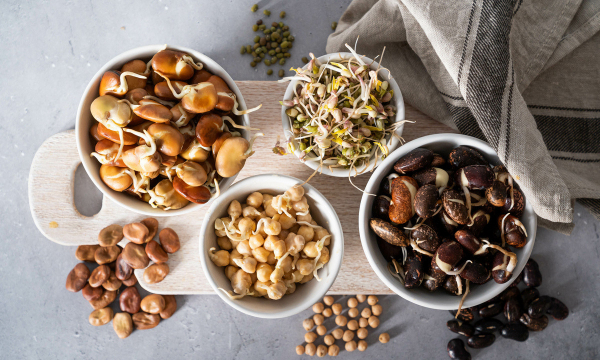 Невидимая защита: какие орехи и семена действительно нужны после 60?